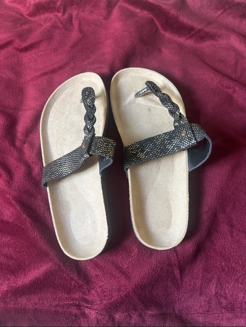 Braided Toe-Loop Sandals in Black and Gold Metallic
